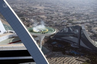 F1: Felhőkarcoló tetején égetett gumit a Red Bull