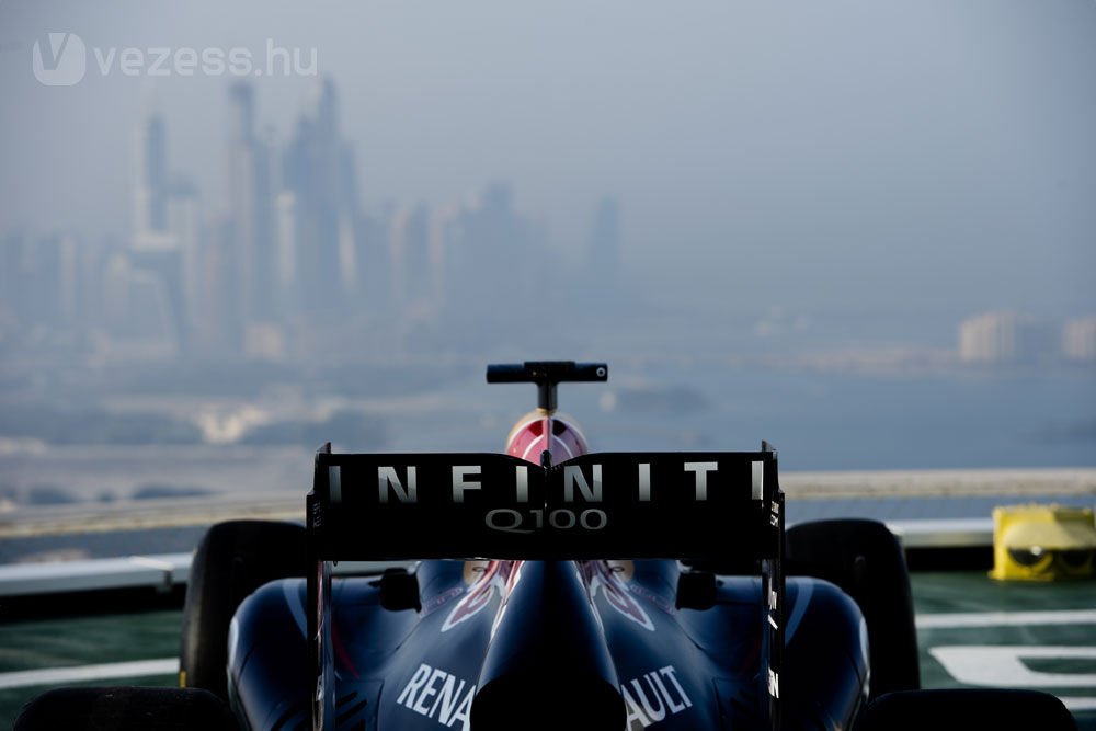 F1: Felhőkarcoló tetején égetett gumit a Red Bull 5