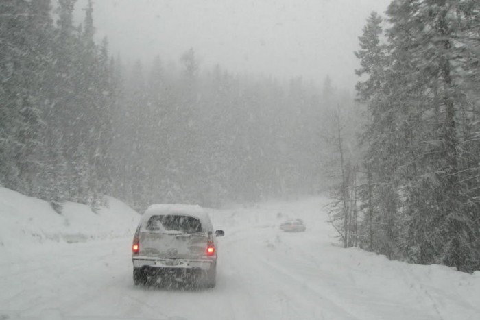 Razziával ellenőrzik a gumikat és lámpákat 6 Egyre több környező országban kötelező a téli gumiabroncs használata. A szabályozást nem sótlan bürokraták találták ki.