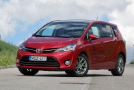 124 lóerejével a 2,0 D-4D a legkisebb teljesítményű motor a Toyota Versóhoz. Akinek nincsenek környezetvédelmi aggályai, annak ez a dízel egyben a legjobb is az egyterűhöz