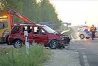 Több baleset, kevesebb halott az utakon 5