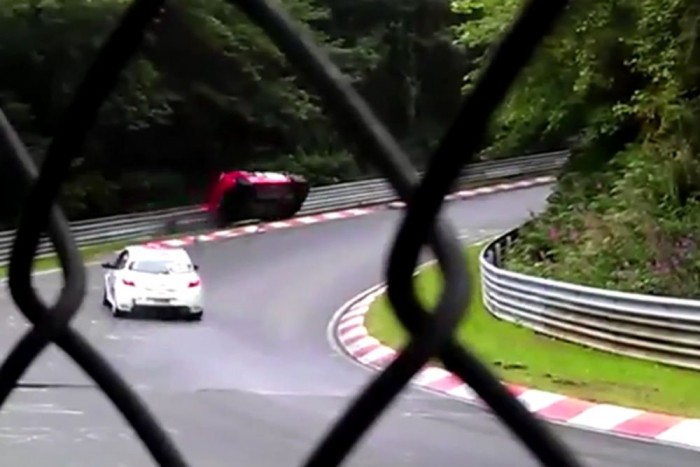 Egymás után mentek a korlátnak