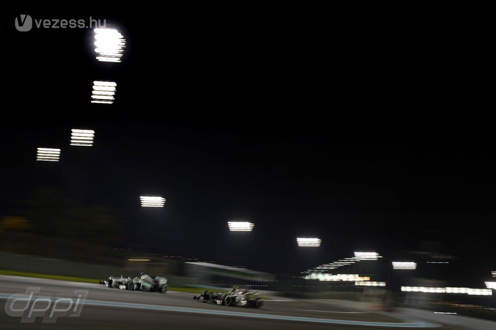 F1: Vettelék megint a Mercedesek előtt 37