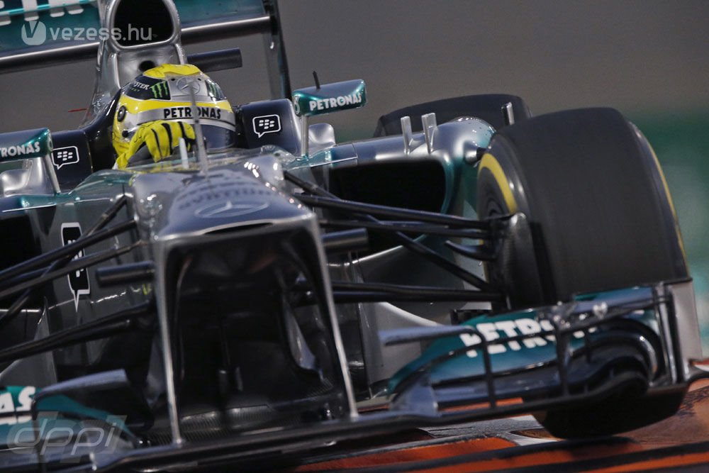 F1: Vettelék megint a Mercedesek előtt 38