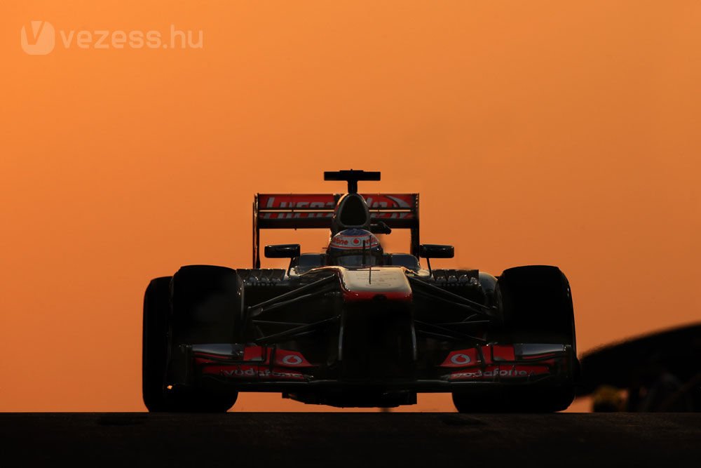 F1: Webber elverte Vettelt, Hamilton hibázott 12