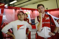 F1: Webber elverte Vettelt, Hamilton hibázott 32