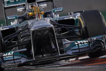 F1: Bekrepált Hamilton autója