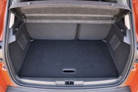 Tologatható hátsó üléssor és variálható csomagtérpadló
