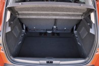 Tologatható hátsó üléssor és variálható csomagtérpadló