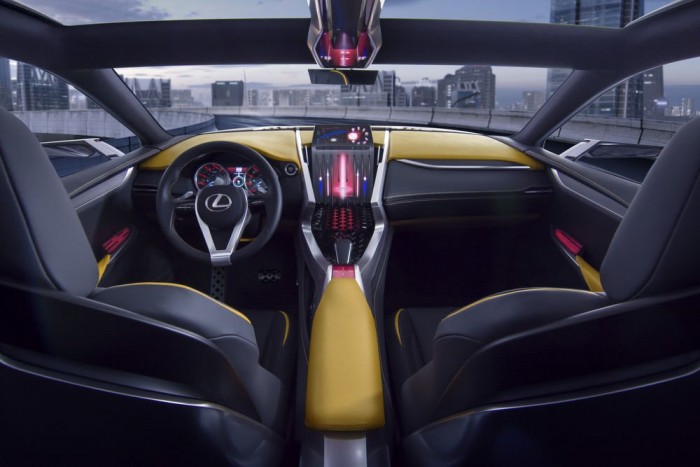 Sportos irányt vett a Lexus kis terepjárója 6