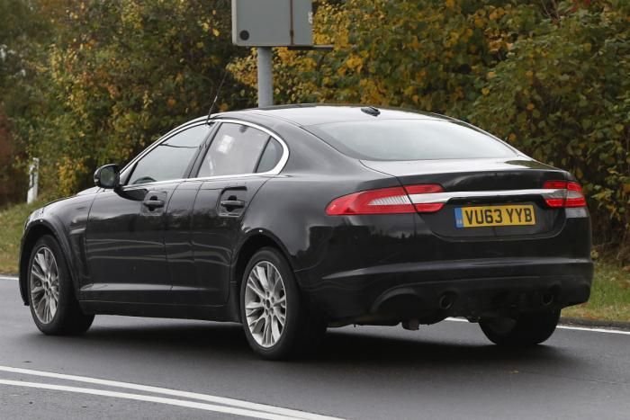 Már tesztelik a Jaguar XF utódját 7