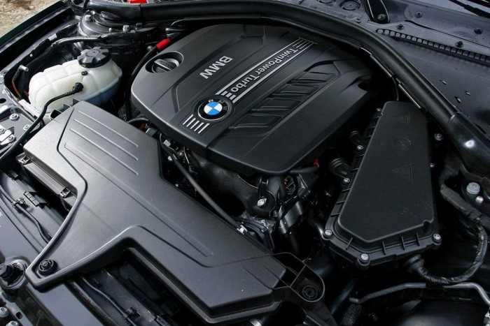 A négyhengeres dízel erős és takarékos, de a hangja disszonáns a gyönyörű formával