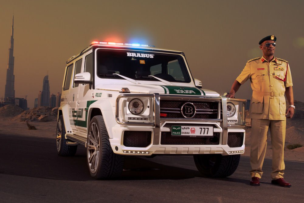 A számtalan szupersportkocsi után újabb félelmetes lóerőgyárral gyarapodik a dubaji rendőrség járműállománya. A Brabus terepjárója azonban nem csak presztízst, hanem fontos üzenetet is hordoz.