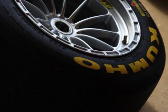 Tesztelték a koreai F1-es gumit