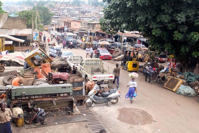 Újrahasznosított autó Afrikából 4 | Vezess Újrahasznosított autó Afrikából 4