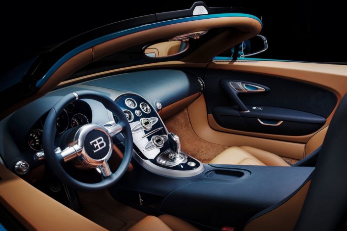 Öszefirkált luxussportkocsi 9