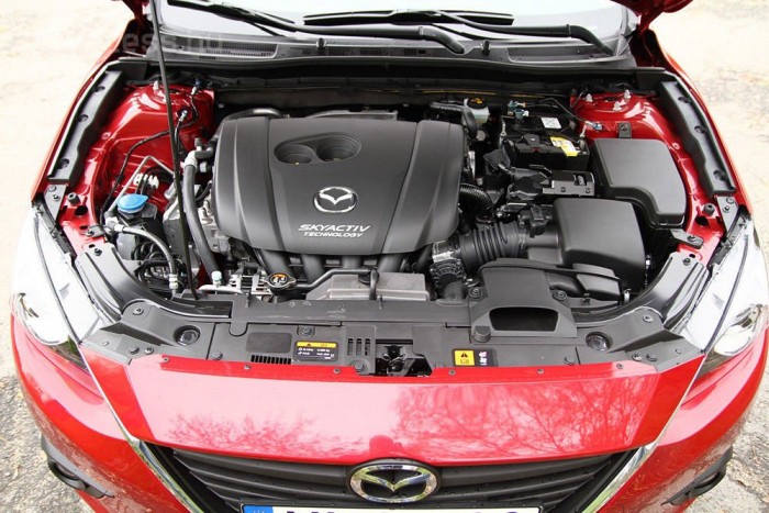 Kétliteres, és csupán 120 lóerős ez a benzinmotor. Viszont nem szomjas.