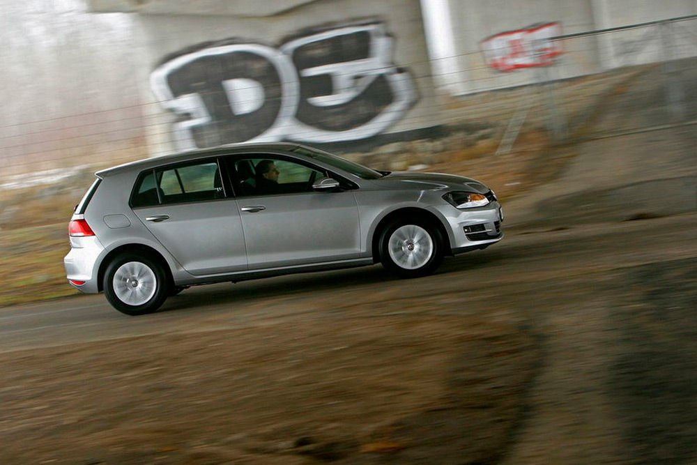 7. Volkswagen Golf, 1235 db. Míg a márkák között a személyautó-piaci rangsorban a Volkswagen a harmadik a Škoda és az Opel mögött, de ezt az eredményt nem a Golf hozta önmagában. Az idei Év Autója a hetedik legnépszerűbb személyautó volt 2013 idén októberig