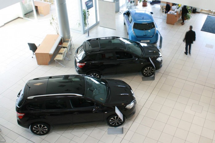 Top 10: Magyarország kedvenc autói 1 10. Nissan Qashqai, 866 db. A Qashqai kifuttatása annyira jól sikerült, hogy az ezerhatos Visia Redet hiába akarták volna akciós áron 3 990 000 forintért hazavinni a népek, a gyártási kvótát elkapkodták és a kocsi elfogyott. Év elején befut az új. Összehasonlításképp a Mazda CX-5-ből 146 talált gazdára az első tíz hónapban.