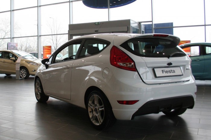 Top 10: Magyarország kedvenc autói 3 8. Ford Fiesta, 926 db. A Fordok 87 százalékát vállatok nevére regisztrálják az okmányirodák. Amikor egy cég a Fordtól veszi meg a teljes flottát, a Mondeók és Transitok farvízén elkel jó pár Fiesta is