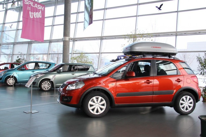 Top 10: Magyarország kedvenc autói 5 6. Suzuki SX4, 1333 db. Az autócsere program az SX4 forgalmát is megdobta. Az akcióban többnyire a hónap közepétől más márkájú autók tulajdonosai is részt vehetnek, így nemcsak a felelőtlen üzletpolitikával 120 havi hitelekbe beültetett Suzuki-tulajokra számíthat a kereskedőhálózat