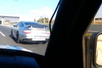 Csúnyán lenyomja a Lada a Porschét