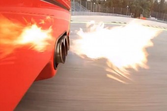 Lángszóró Ferrari kipufogó