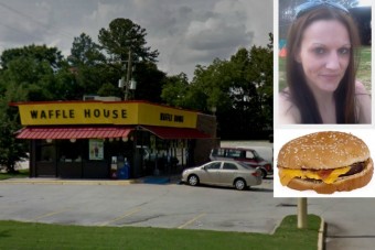 Sajtburgert viselt a parkolóban szexelő hölgy