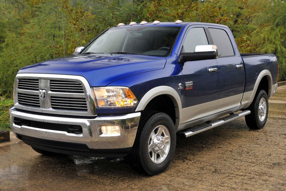 Egymillió jármű válhat irányíthatatlanná 5 2003-as (Dodge) Ram 3500