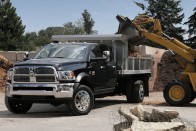 Egymillió jármű válhat irányíthatatlanná 10 Nem gyerekjáték: 2012-es Ram 5500 billenőplatóval. Nem jó, ha irányíthatatlanná válik.