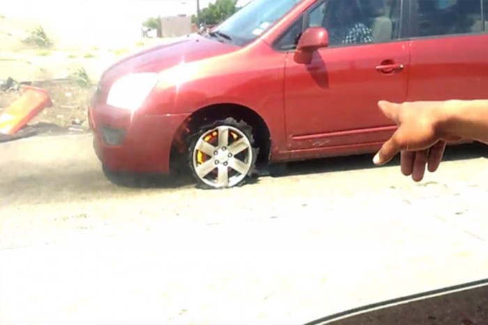 Lángoló kerékkel közlekedett