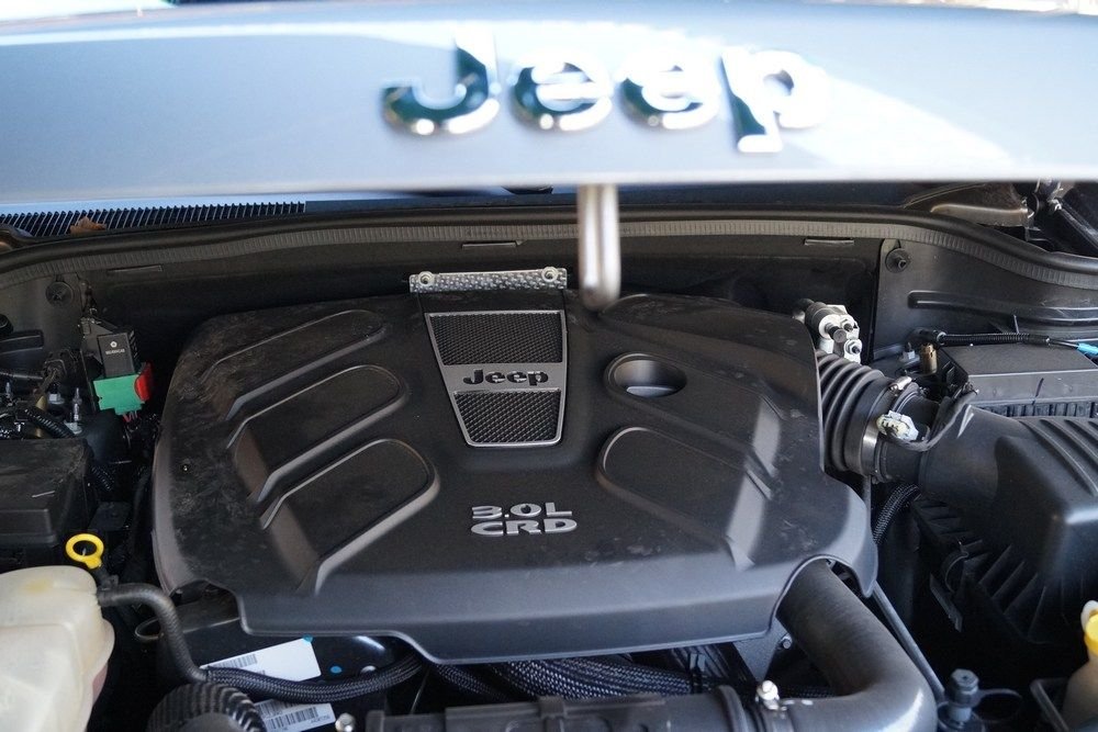 A háromezres V6-os dízel finoman jár, erős és rugalmas