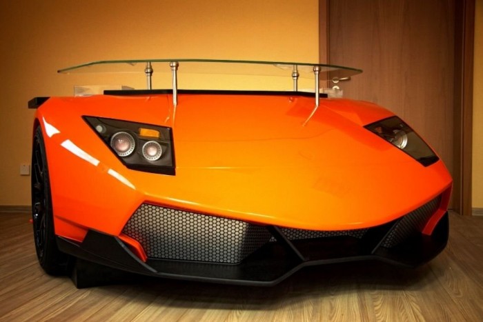 Íróasztal 2,5 millióért, sportosra szabva 5