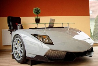 Íróasztal 2,5 millióért, sportosra szabva