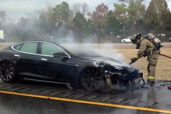 Nem kell visszahívni a lángoló Teslákat