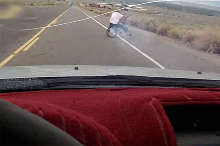 Brutális bringás borulás