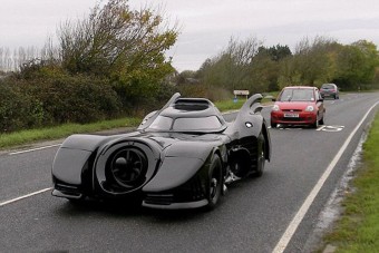 Batmobile-replika, lángszóróval eladó