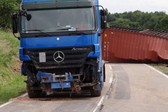 Elhibázott előzés okozott halálos balesetet