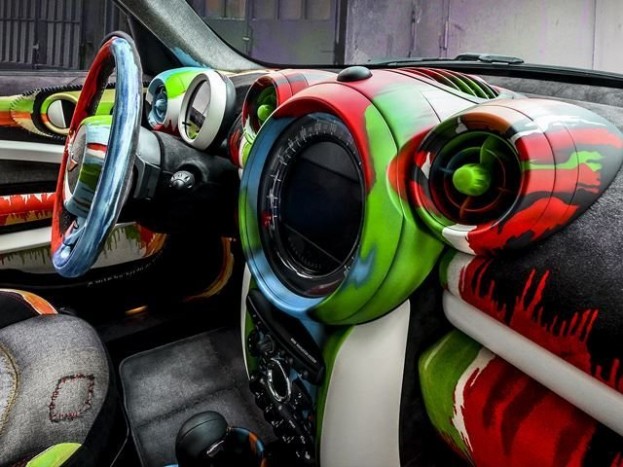 Ilyen mikor festékbomba robban az autóban 7