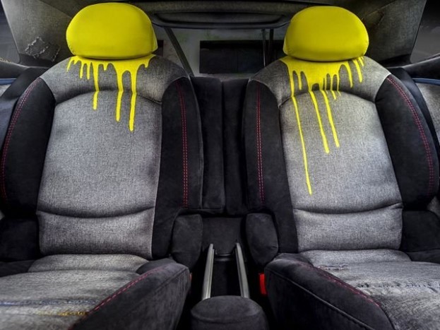 Ilyen mikor festékbomba robban az autóban 11