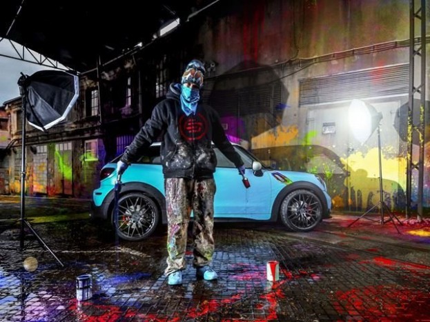 Ilyen mikor festékbomba robban az autóban 6