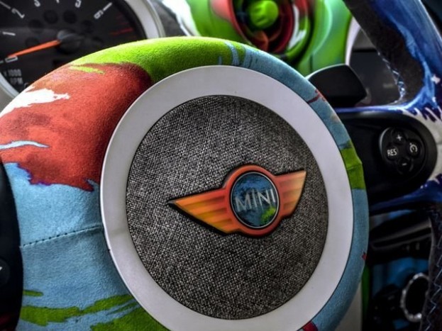 Ilyen mikor festékbomba robban az autóban 10