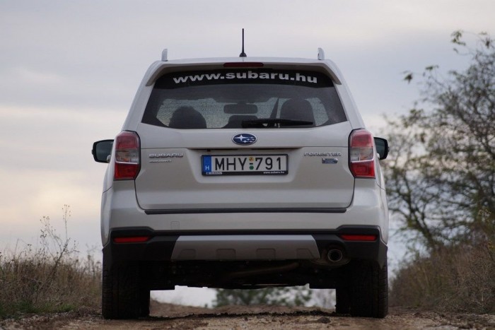 A terepszögek: 23 fok elöl, 25 hátul, rámpaszög: 21 fok