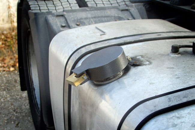 Lekapcsolták a kamionokat csapoló bandát