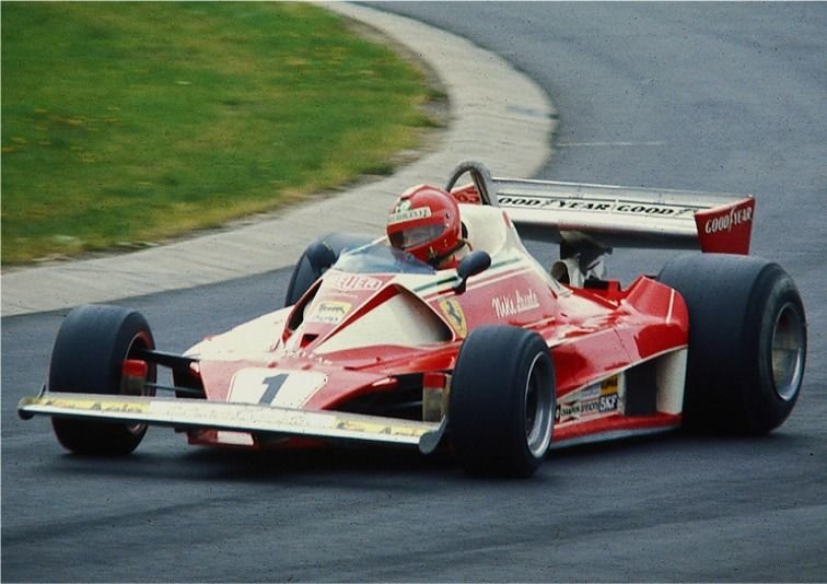 Niki Lauda Ferrari 312T2 versenyautója 1976-ból. A korszak egyik legsikeresebb konstrukciója volt.