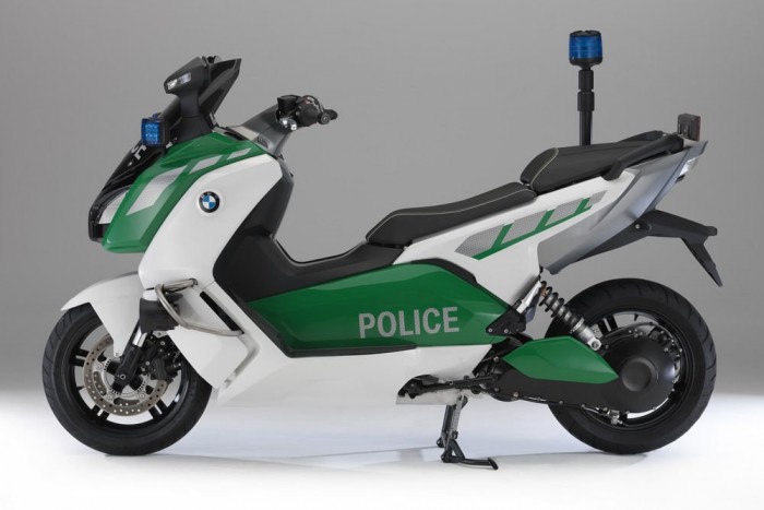 Elektromos rendőrrobogó a BMW-től 7