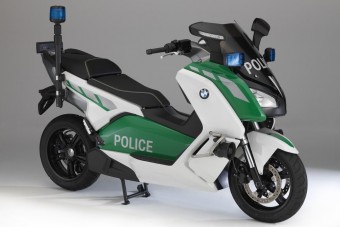 Elektromos rendőrrobogó a BMW-től