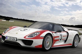 Gyorsabb saját magánál a Porsche 918!