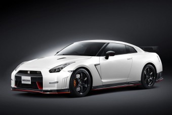 600 lóerős a Nissan űberkupéja