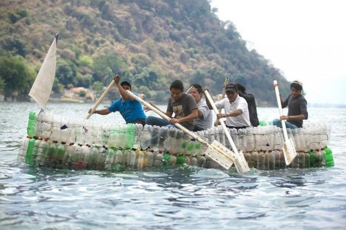 Kólásüvegeken ülni egy autóban? 8 | Vezess Kólásüvegeken ülni egy autóban? 8